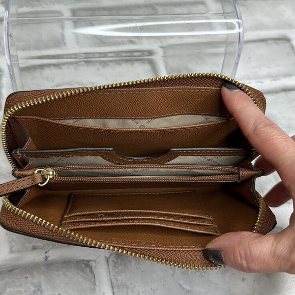 Michale Kors brown pebbled leather wallet.  Gold tone hardware. Zippered closure - Picture 6 of 8